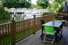 1_17-LArge-Enjoy-River-life-and-Al-fresco-dining-on-the-elevated-decking.