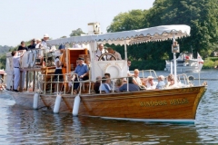 1_19-River-boat-trips-along-the-Thames-River