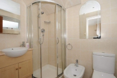 1_32-Master-en-suite-bathroom-power-shower-bidet
